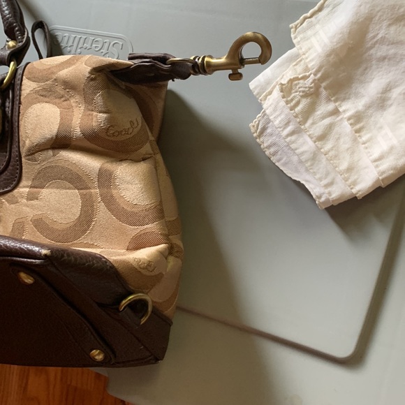 Coach - Picture 4 of 6